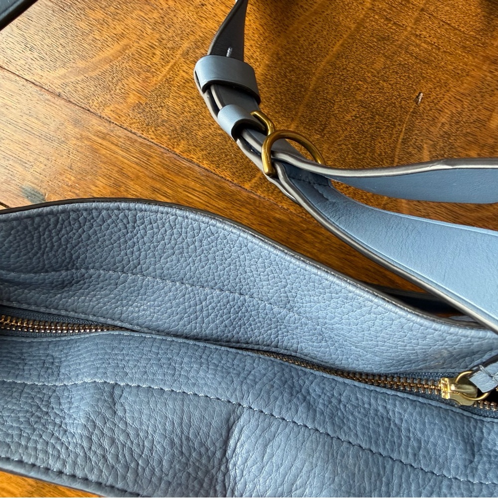 Tory Burch Gemini Link Blue Pebbled Leather Shoulder Bag with Gold Accents - Picture 12 of 12